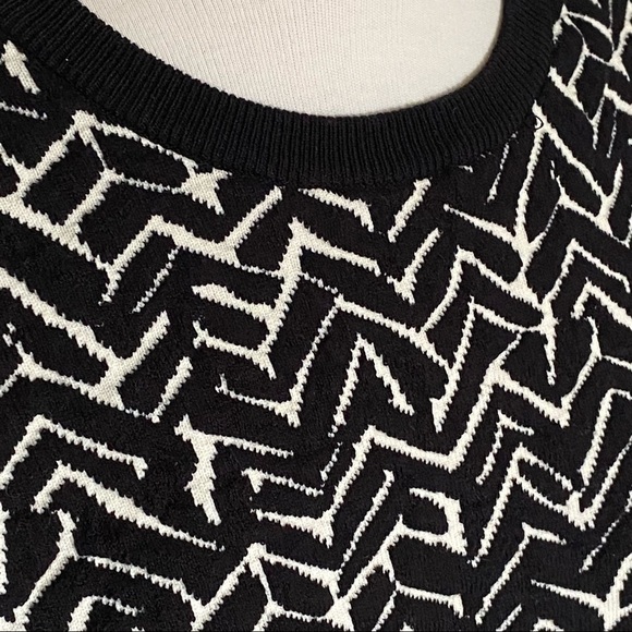 STAY Scandinavian Esthetics B&W Chevron Sweater XS - Picture 4 of 8